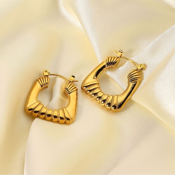 18K Gold Cleo Earrings*Hoop Earrings* - Picture 3 of 7